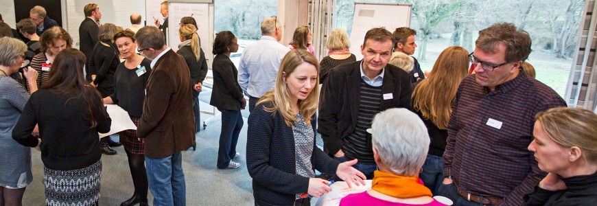 Mennesker samlet til antibiotikaworkshop i 2015